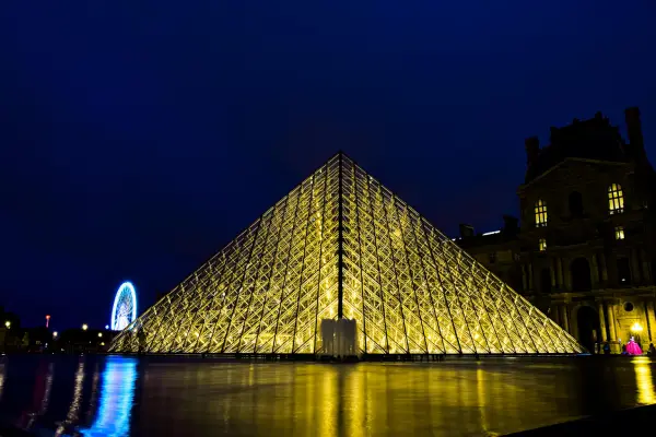 Accès au Louvre à Paris depuis l'aéroport de Vatry