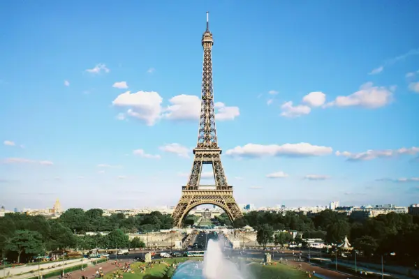 Accès à la Tour Eiffel à Paris depuis l'aéroport de Vatry